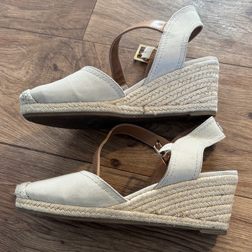 Tommy Hilfiger Women's Beige and Brown Espadrilles - Picture 2 of 4